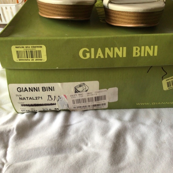 Beige Gianni Bini with box 7.5M heels - Picture 2 of 7